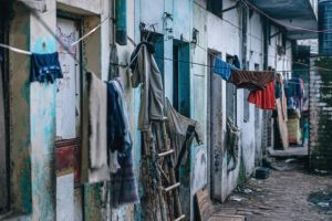 hanging-3170017_640